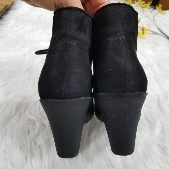 WHITE MOUNTAIN Black Suede Wedge Booties SIZE 8.5M, With Laces. - Picture 12 of 16